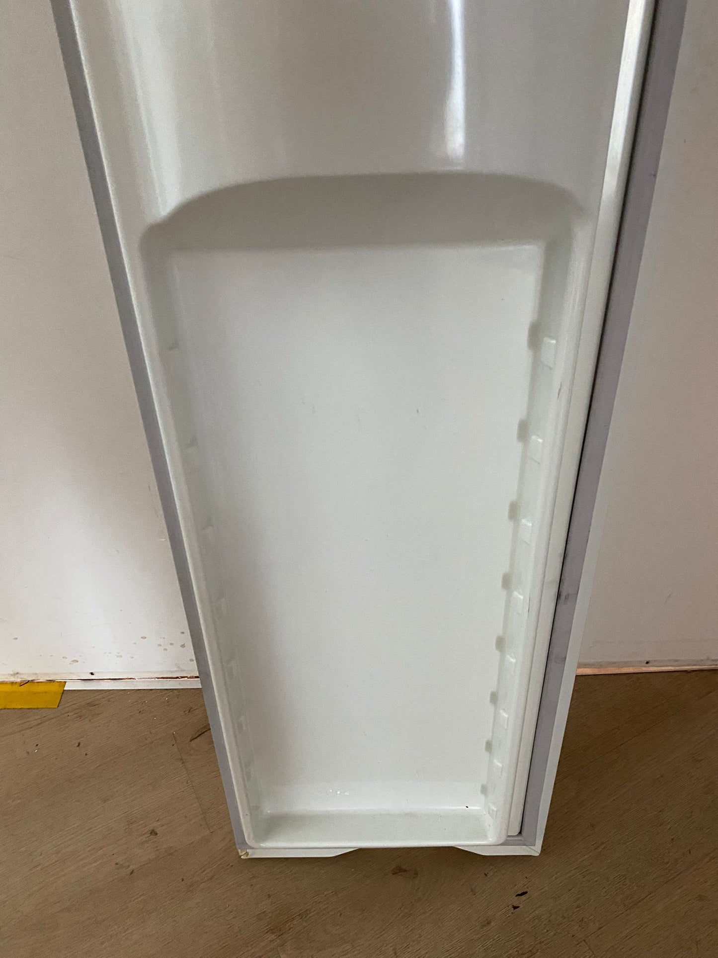 1451374 Westinghouse white fridge FZR FREEZER DOOR outer panel FIP foam assembly WSE6070 WSE6970