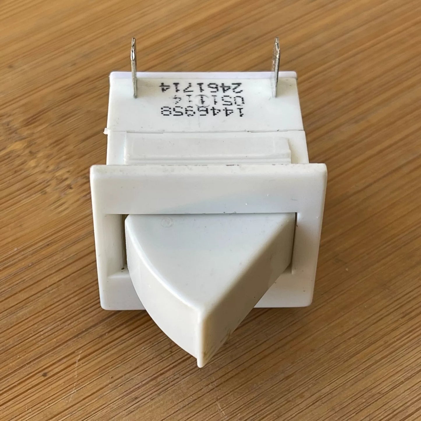 1437553 1446958 Westinghouse fridge freezer 2 PIN lamp light fan door switch WSE6070 WSE6100 WE6970 WSE7000