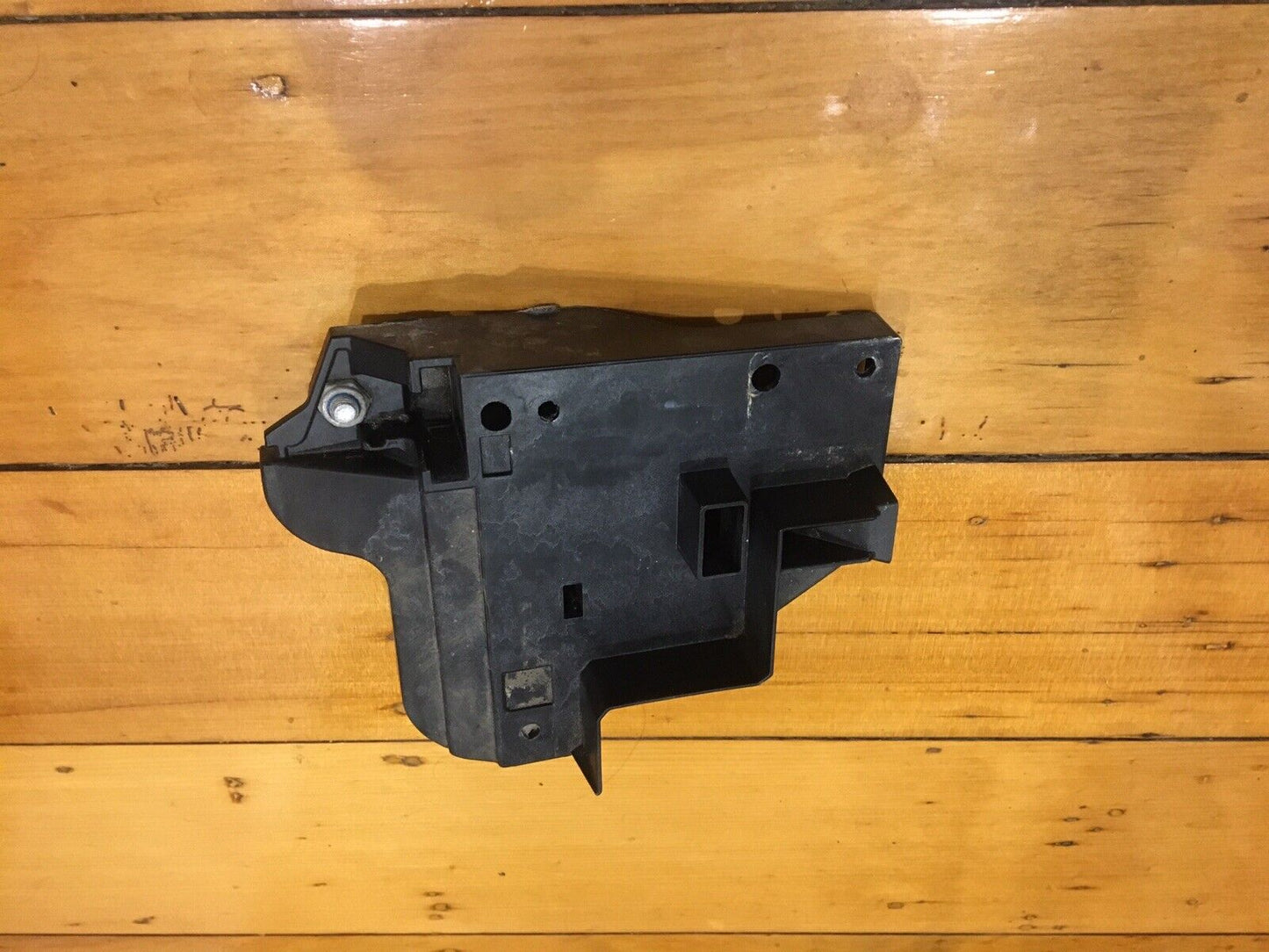 1458178 1447542 Westinghouse fridge freezer left hand side LHS lower hinge block FITS ALL WSE6070 WSE6100 WSE6970 WSE7000