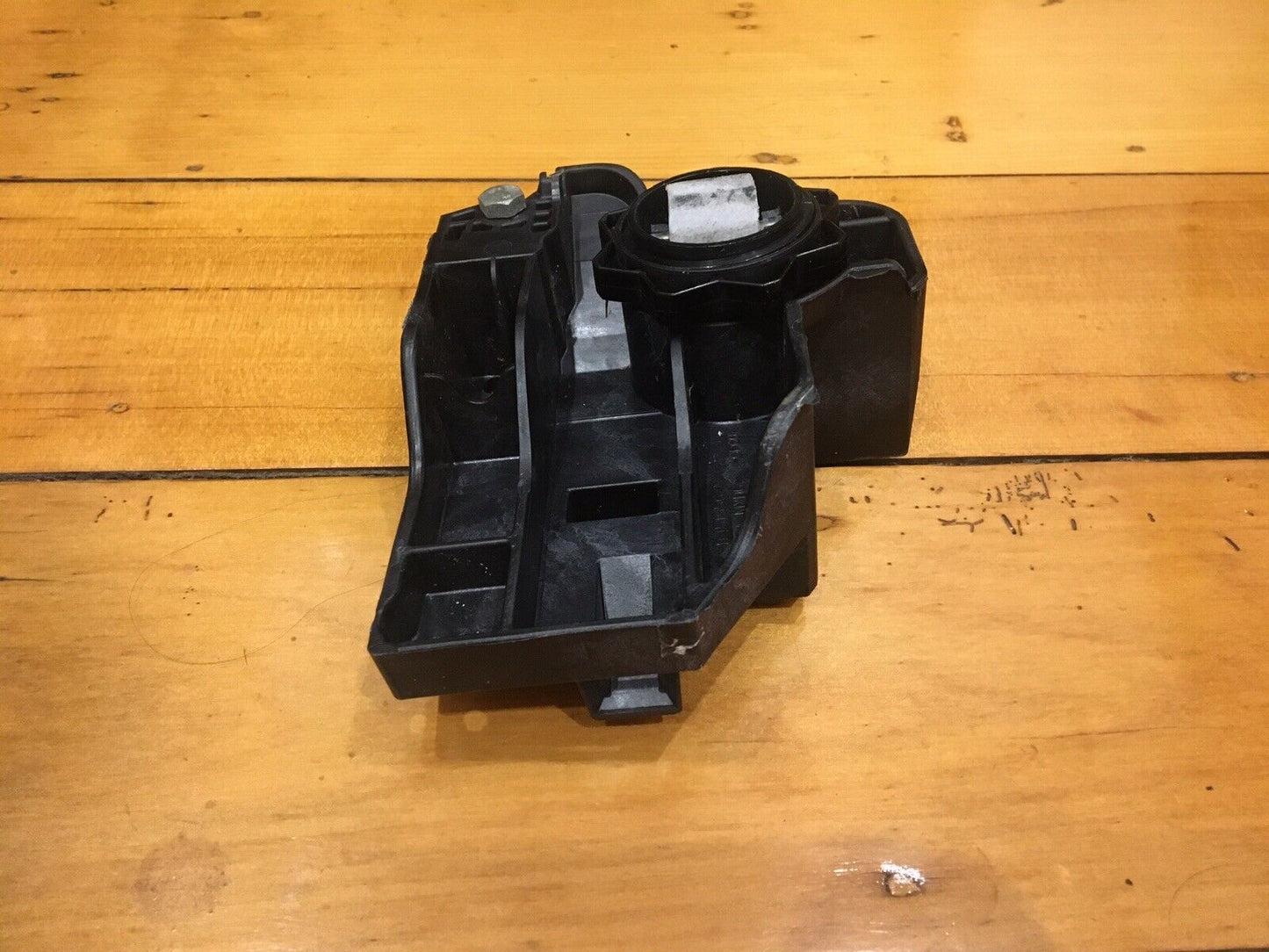 1458178 1447542 Westinghouse fridge freezer left hand side LHS lower hinge block FITS ALL WSE6070 WSE6100 WSE6970 WSE7000